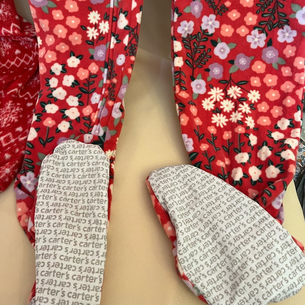 2 Onsie Pjs - Picture 3 of 9